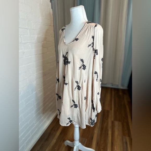 Free People Flowy Tunic Style Dress with Backless Detail - Picture 4 of 9